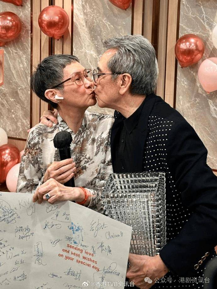 姜大卫李琳琳庆50周年金婚!囝囝女婿圈中好友齐到贺