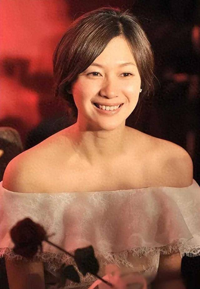 徐静蕾,这位影视界的璀璨明星,用她的演技和导演才华征服了无数观众的