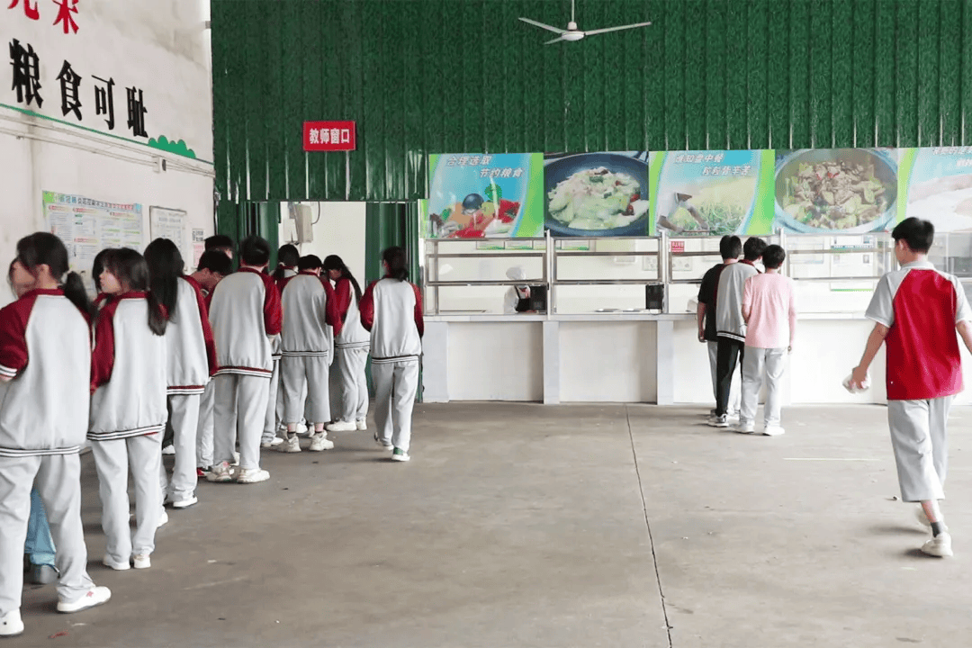 创办二十余载的山谷中学,一直坚守着"优生优教,特生特训,人文管理"的