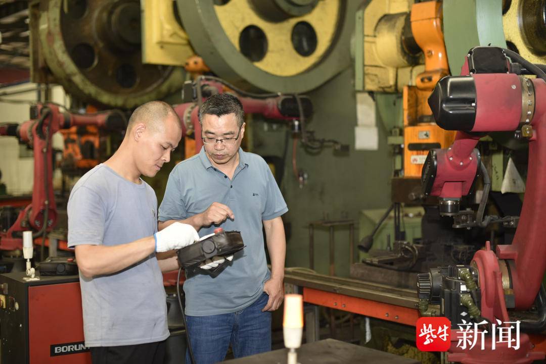 曾经“排斥机械”,如今成业界“技术大拿”_杨可_工艺_企业