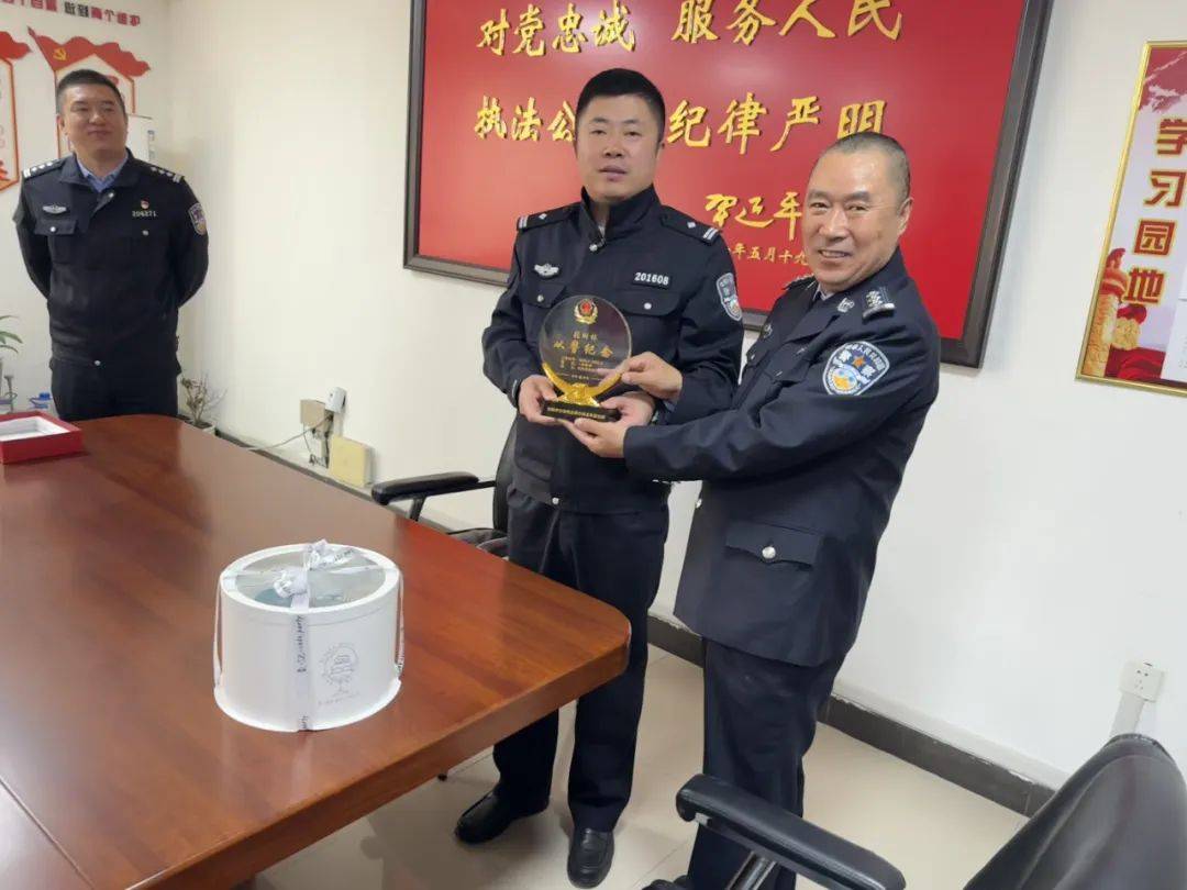 一份初心担使命 一身藏蓝诉忠诚