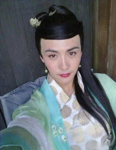 鬼畜版"男扮女装,有人美到封神,但有的却让人哭笑不得_角色_电影_女生