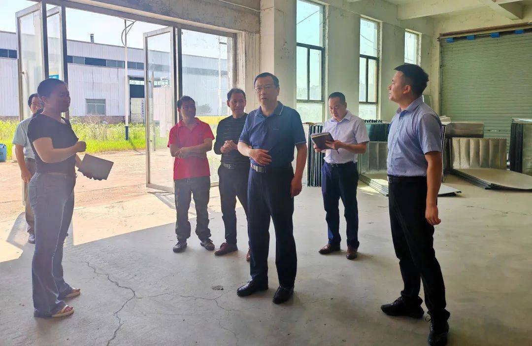 5月18日,永丰县委副书记,县长柯柏云到园区部分企业现场,就盘活存量求