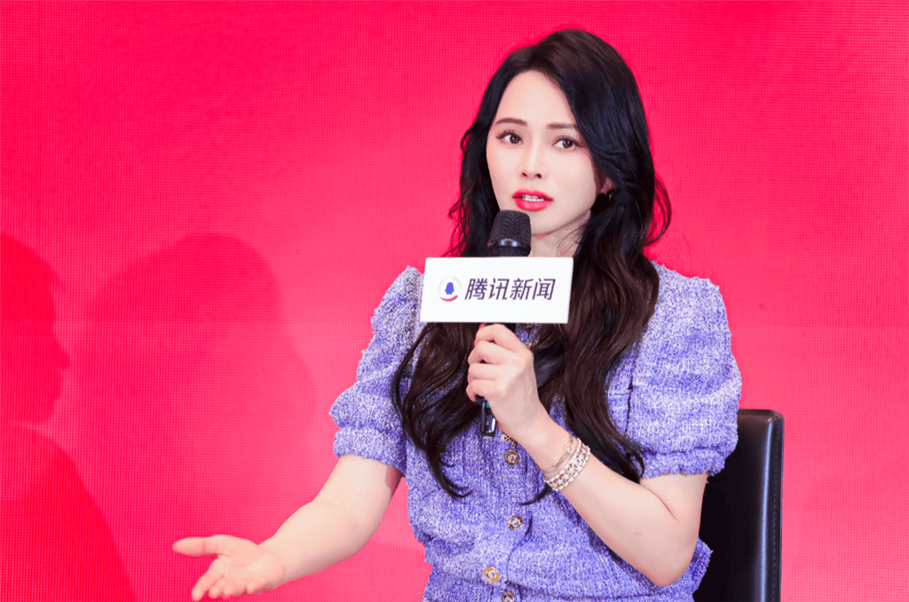 从她说起|伊能静拒绝"成功学"洗脑 闪光少女斯斯鼓励20岁女孩先上车!