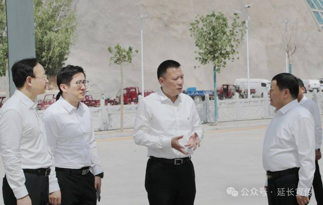 无锡尚品饮料销售有限公司分别向延长县捐赠高级中学梦想球场项目资金