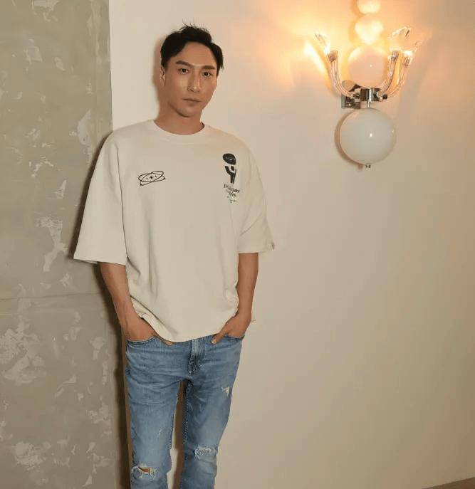 最新近照曝光,极速回春明艳照人_徐伟栋_徐少强_女儿