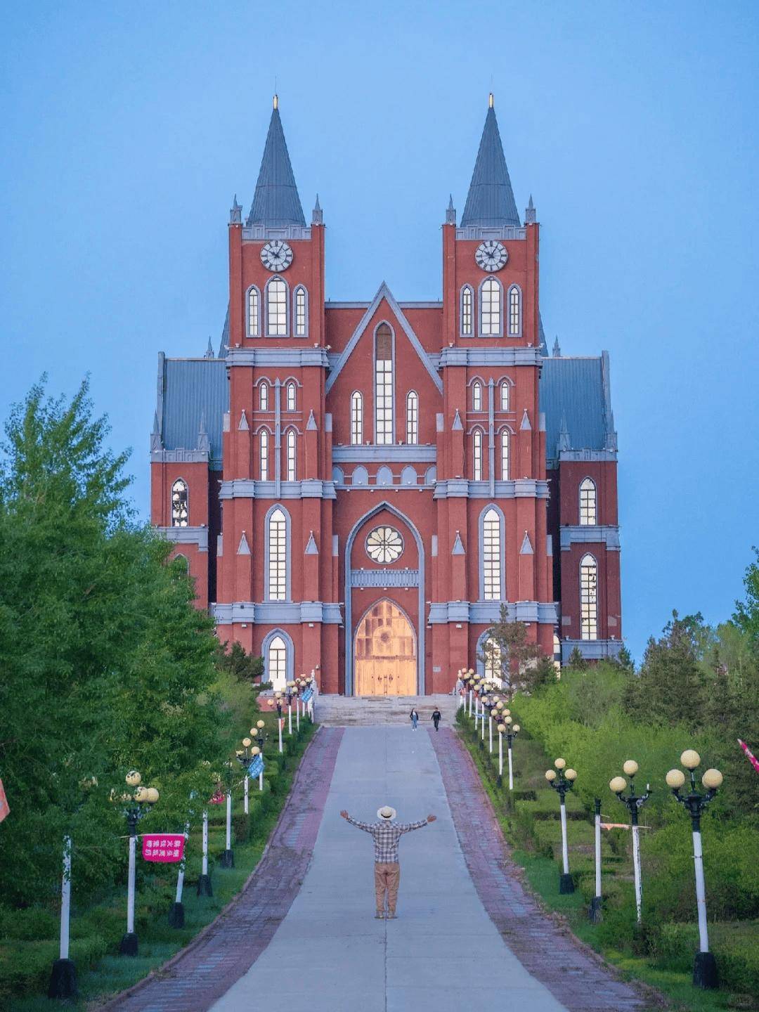 左右滑动,查看更多03/丽江·听花谷建议游玩时间:6