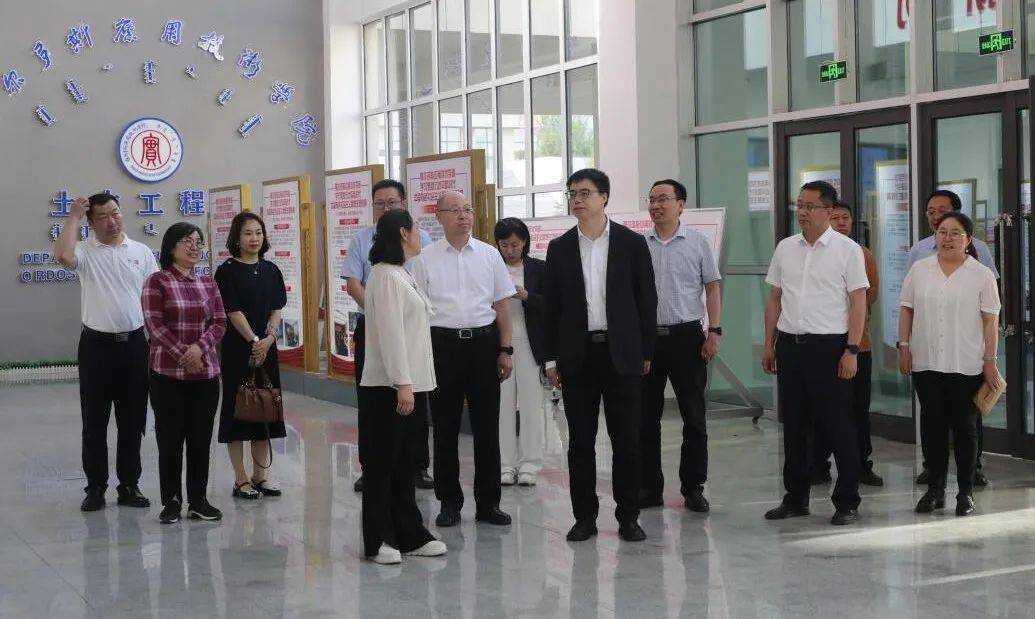 校际合作|我校领导调研鄂尔多斯应用技术学院大飞机学院