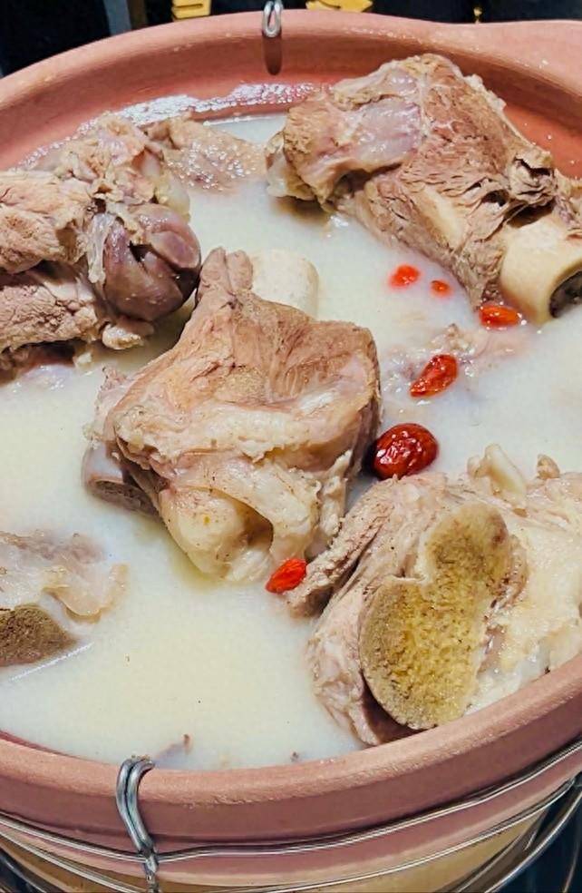 19年专注一锅汤 仟和骨头王升级版新店落户宝善街