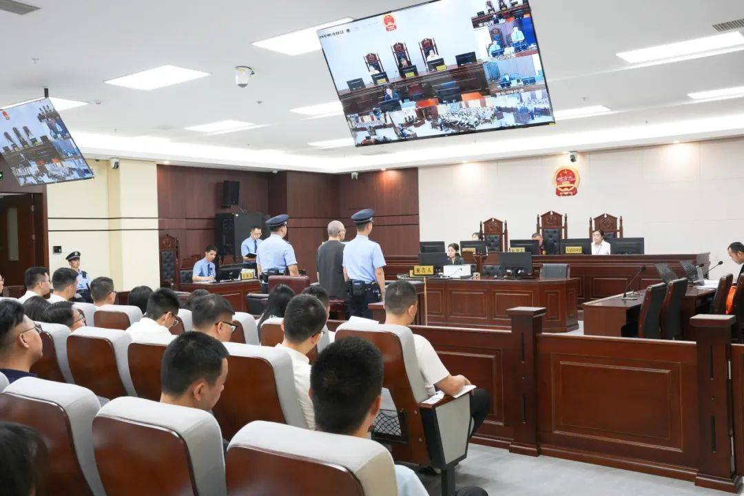 庭审直击 | 杨某某涉嫌贪污罪,受贿罪一案公开开庭审理