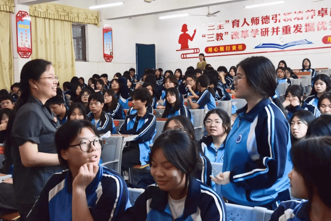 湖南涟源:法院院长送法进校园 为青少年保驾护航