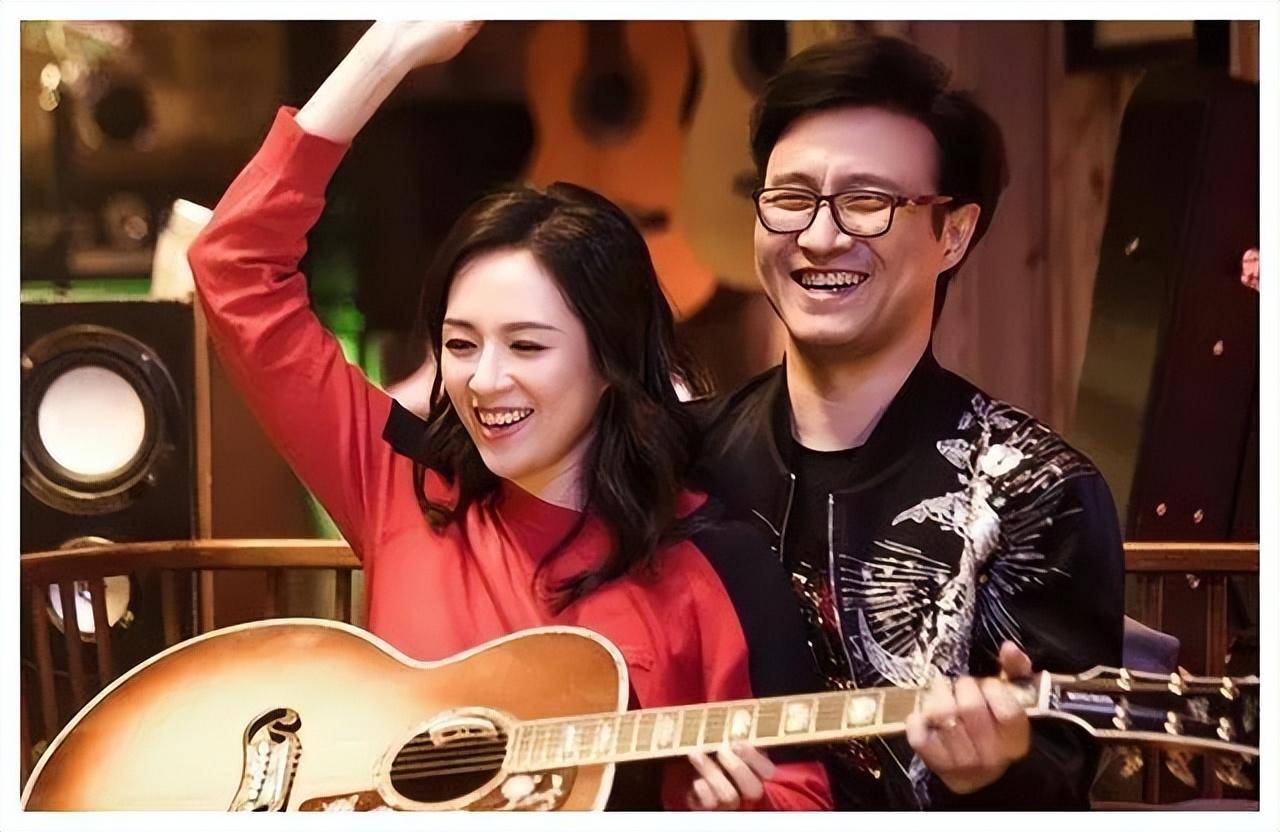 汪峰求婚成功,就没有上热搜,原因之一,那段时日明显扎堆出事情,王菲和