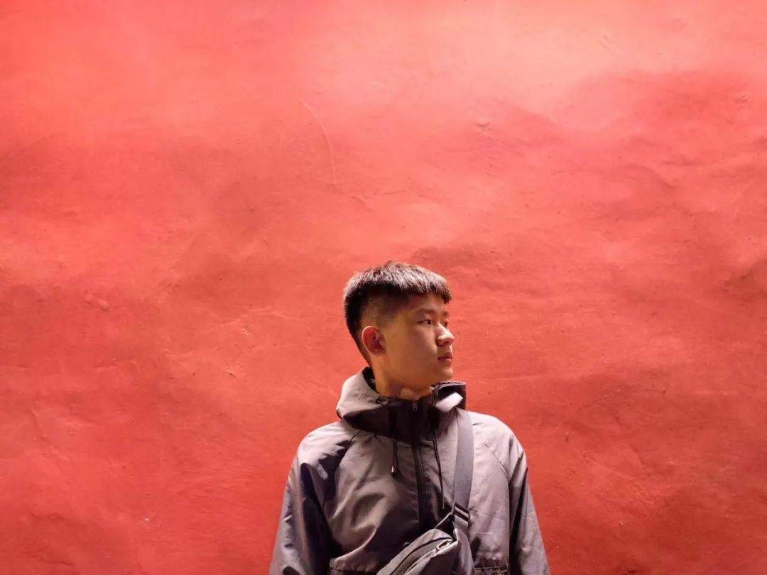 个人信息:杜奕霖,男,护理学,2020级护理学51班.