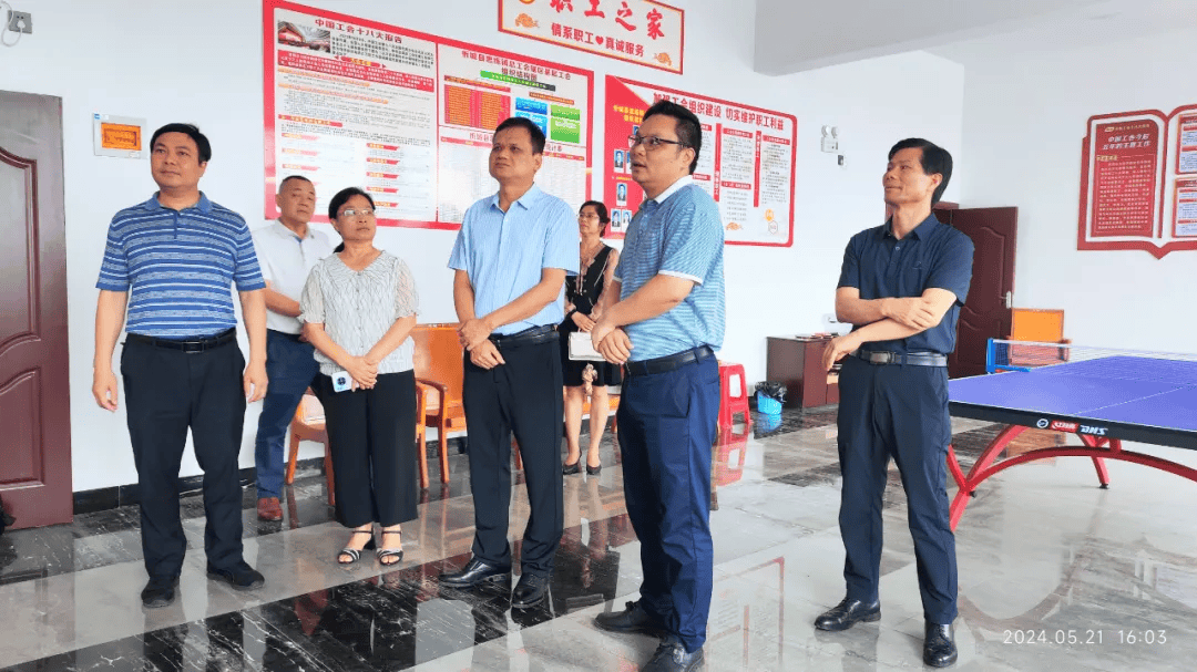 吴孝斌到忻城调研时强调 要建立完善权益保障机制 不断增强广大职工