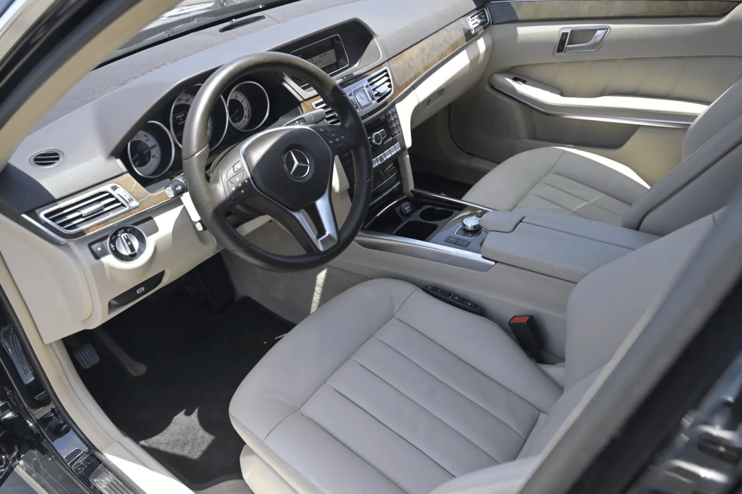 【好车库周报】汇报上周战绩,再聊聊911和大使馆里的标轴奔驰e200