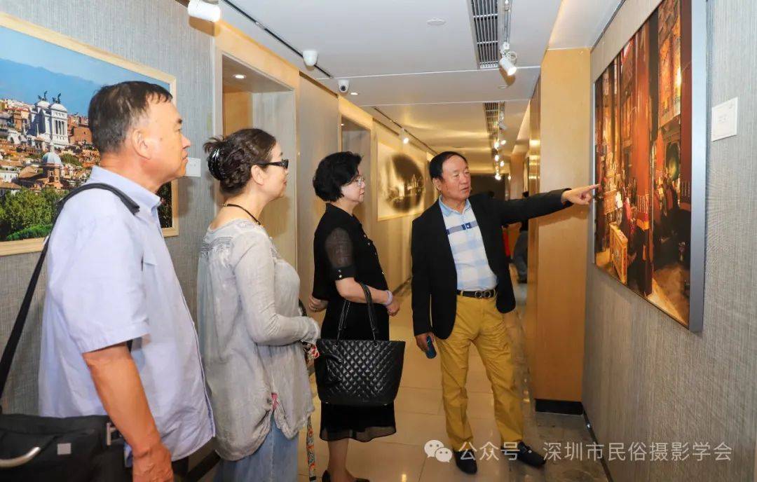 深圳市民俗摄影学会一行参观我会顾问庞大同先生"大同行游掠影之二"