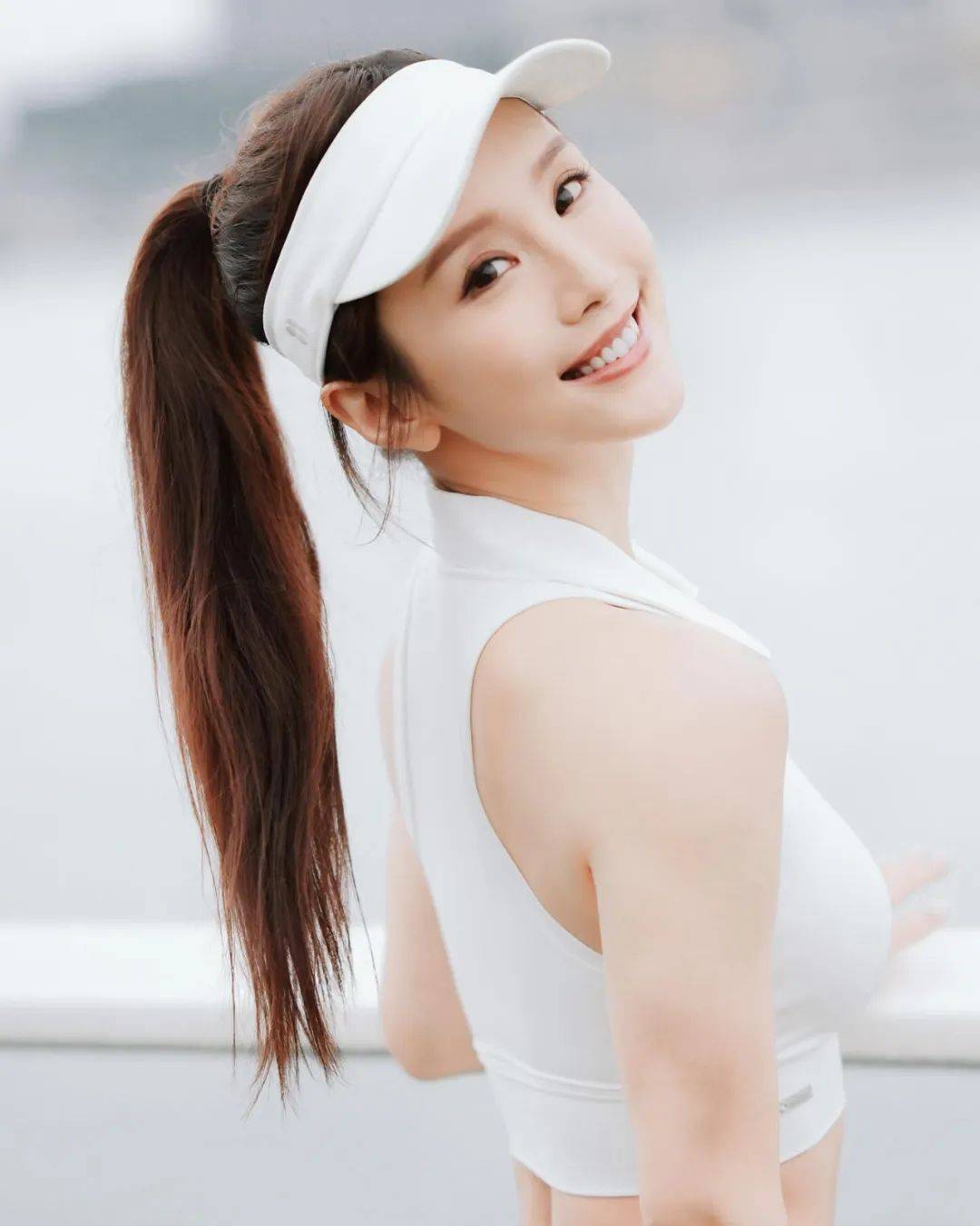 今年5月13日,陈静与佘诗曼,林峯领衔主演的豪门悬疑争产大剧《家族