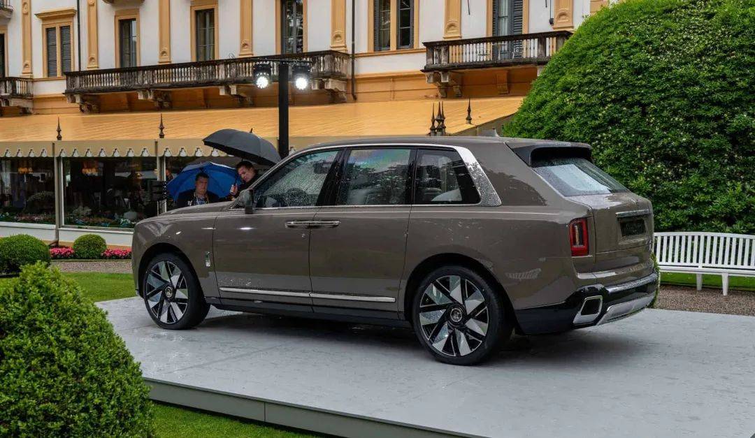 中期改款劳斯莱斯库里南于埃斯特庄园古董车展首次公开亮相
