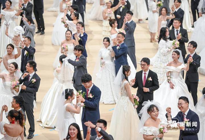 127对新人重返母校 浙江大学举行校友集体婚礼