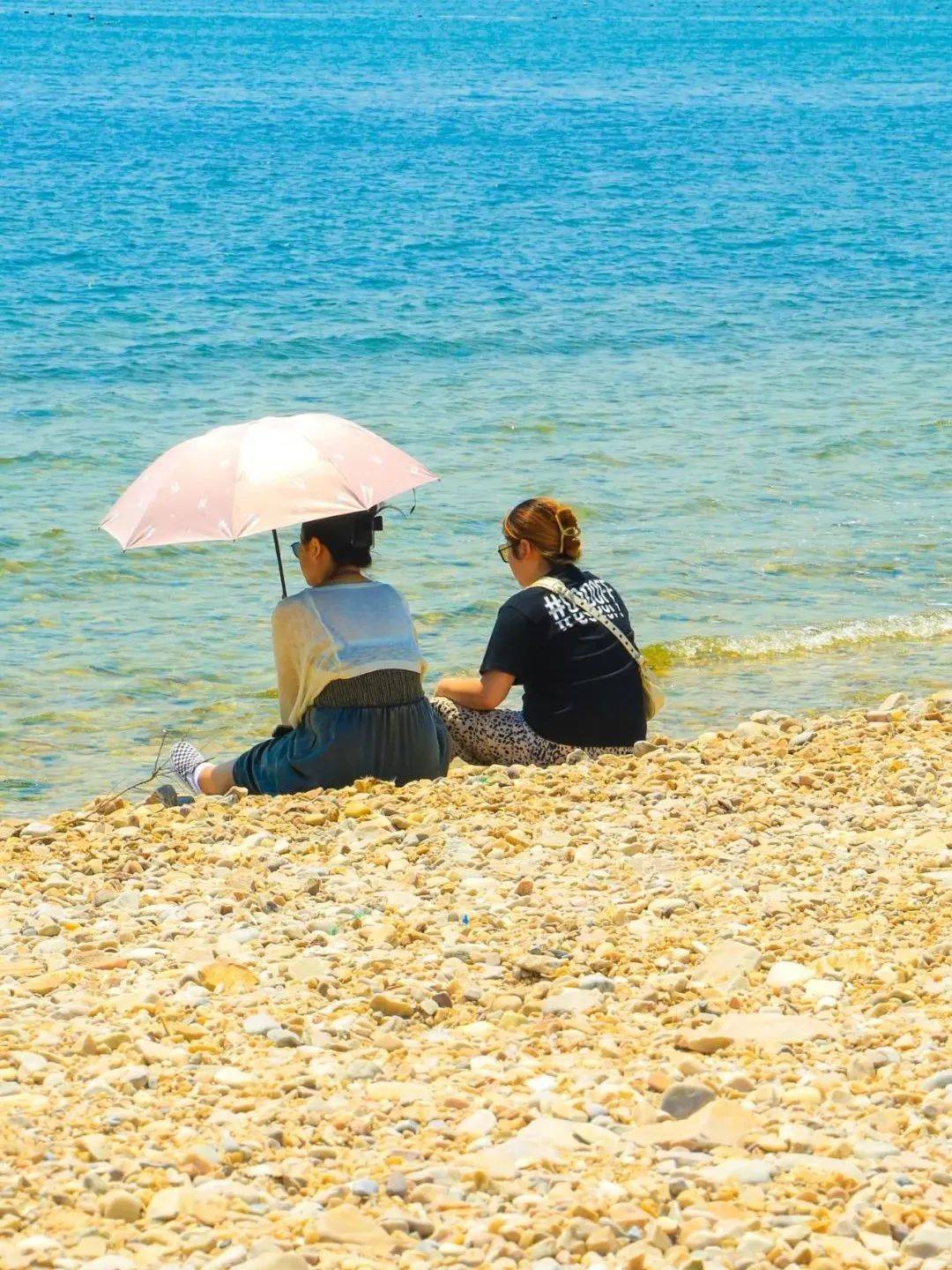 除此之外,还有景色秀丽的月牙湾公园,充满神话传说的仙境源,史前火山