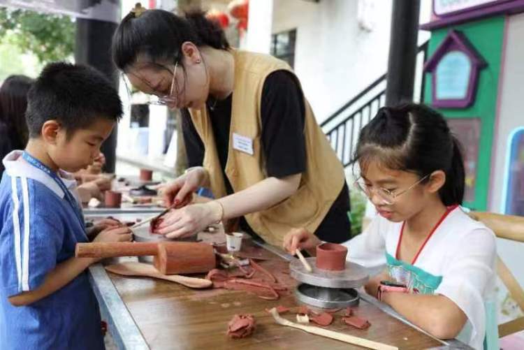 ""古建筑木艺""彤裕兴谢氏艾灸""紫砂壶传统手工制作技艺"等五个区