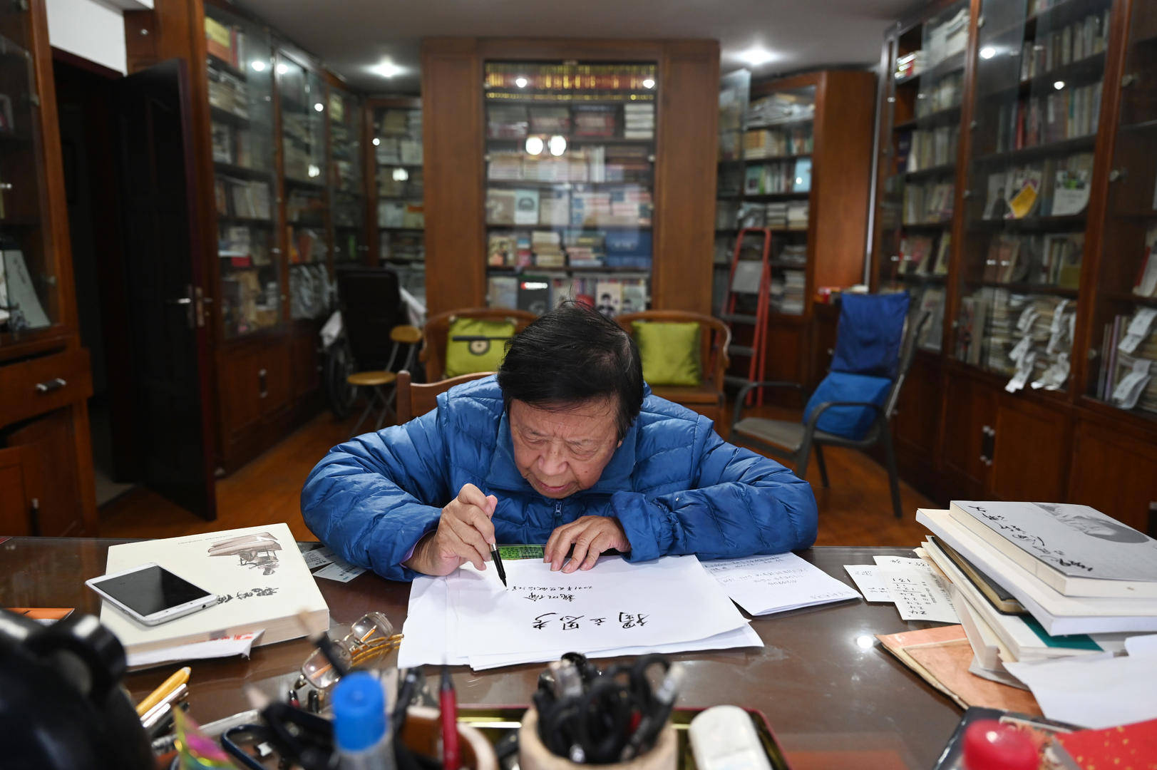 魏明伦去世丨没有白活的人,值得研究的"鬼"