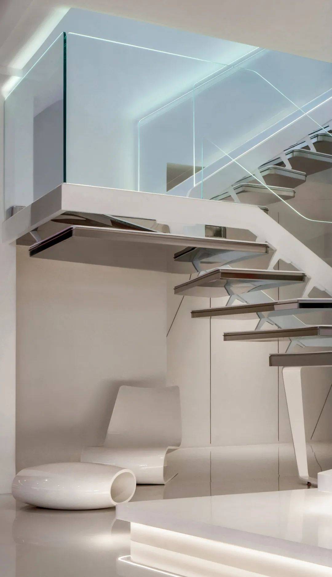 the irregular suspended step structure with steel paint glass
