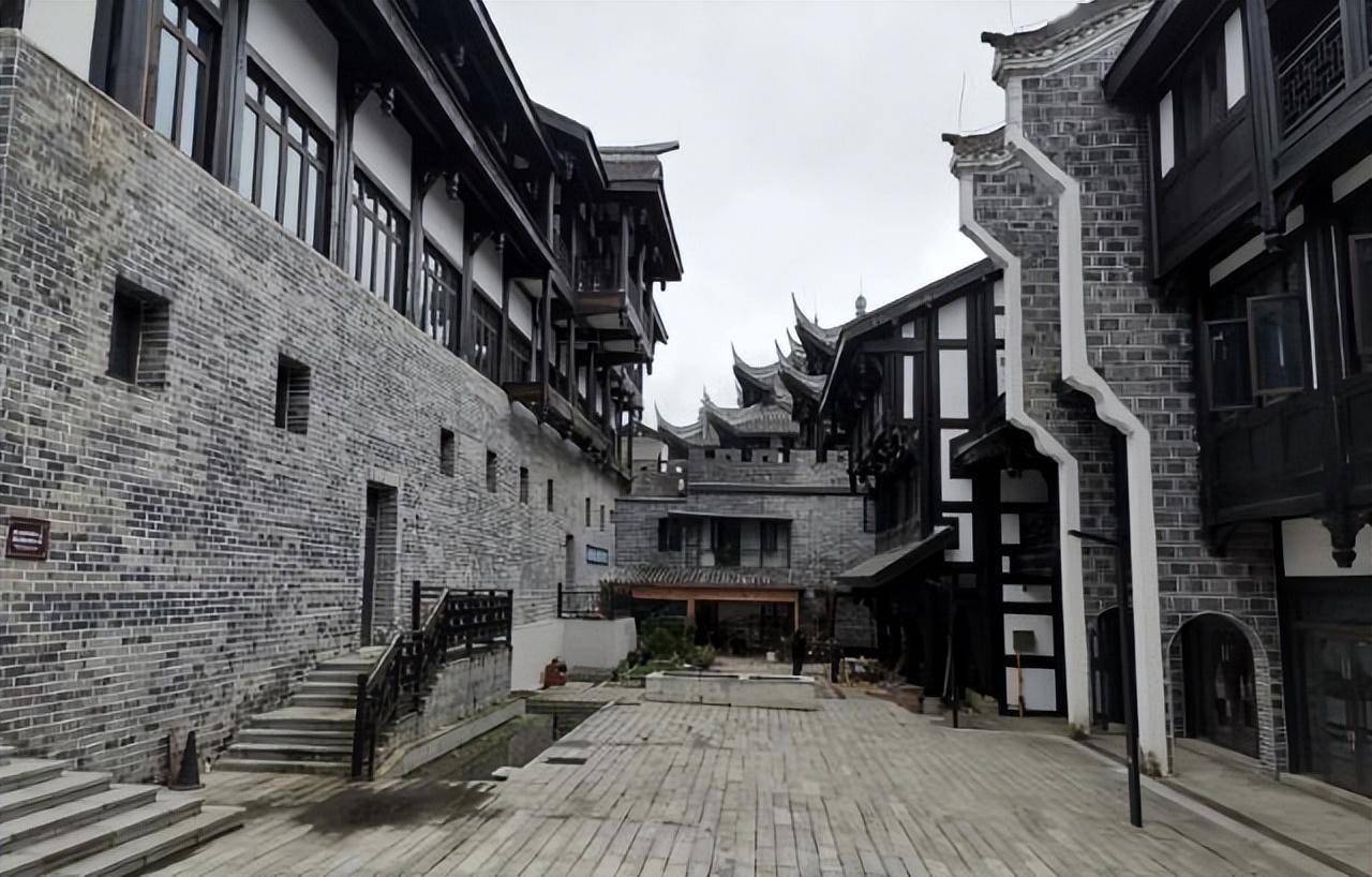 这就是遵义古城,位于贵州遵义市汇川区汇川大道,是一个全新的人造古城