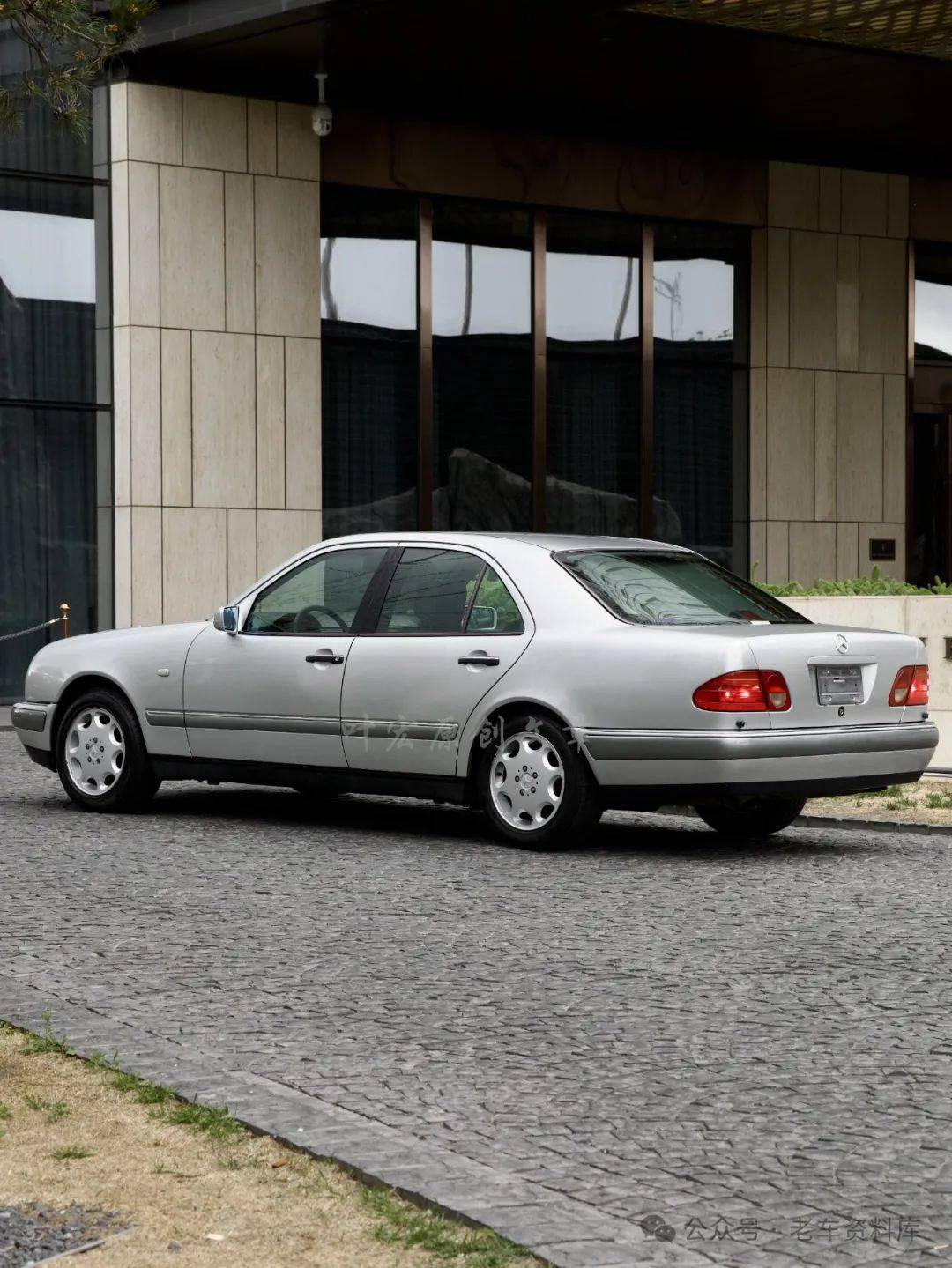 国内老车分享 一辆日规1996年奔驰e320
