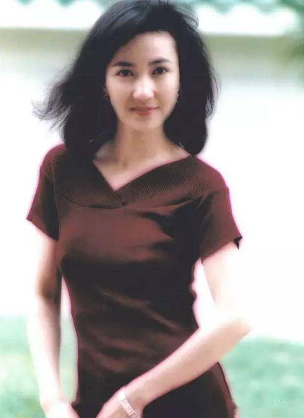 陈美琪:16岁已是"人间尤物",孕期遭背叛致不孕,如今风韵犹存