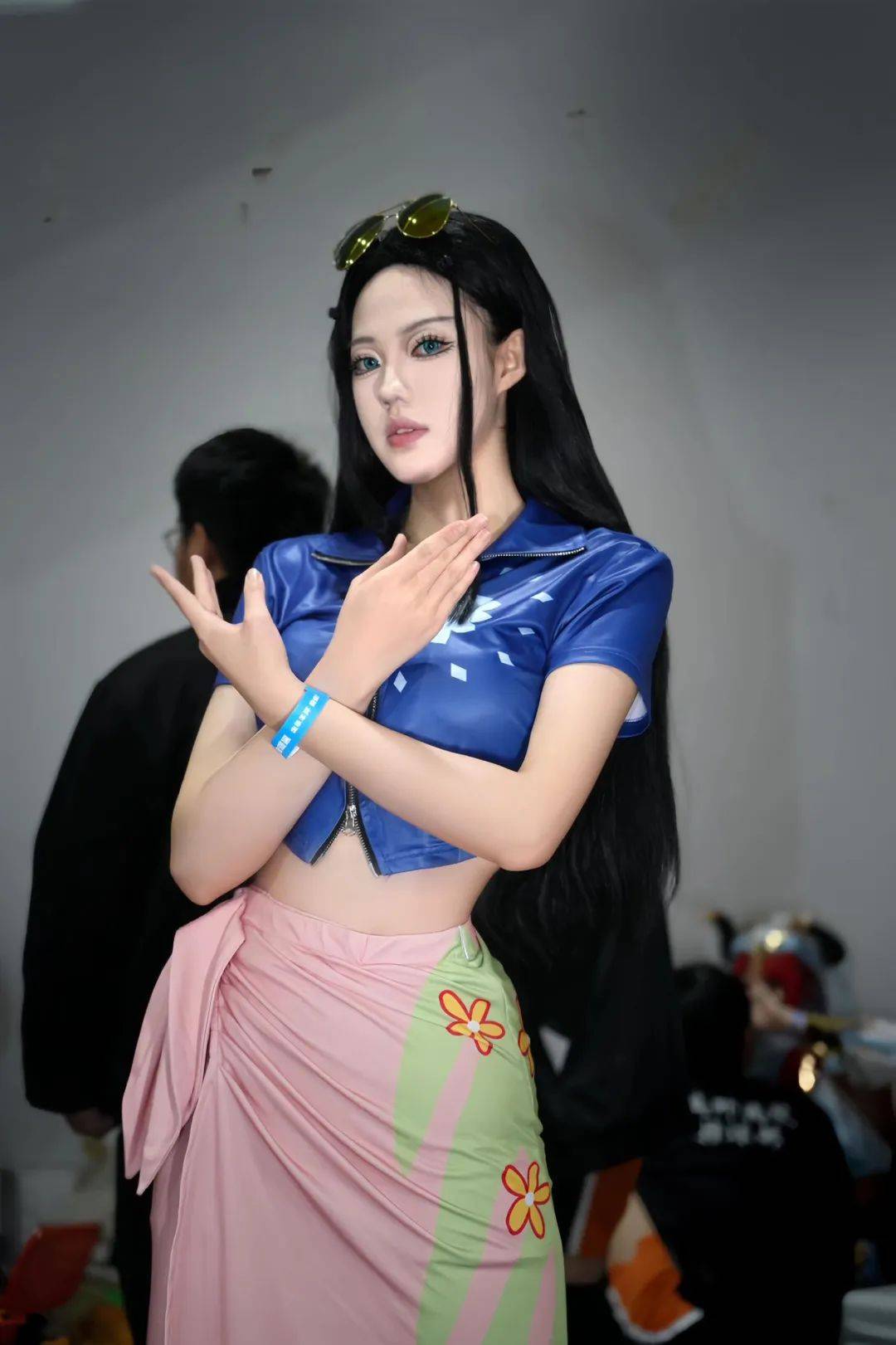 海贼王罗宾cos,这性感的身材和颜值真的太顶了