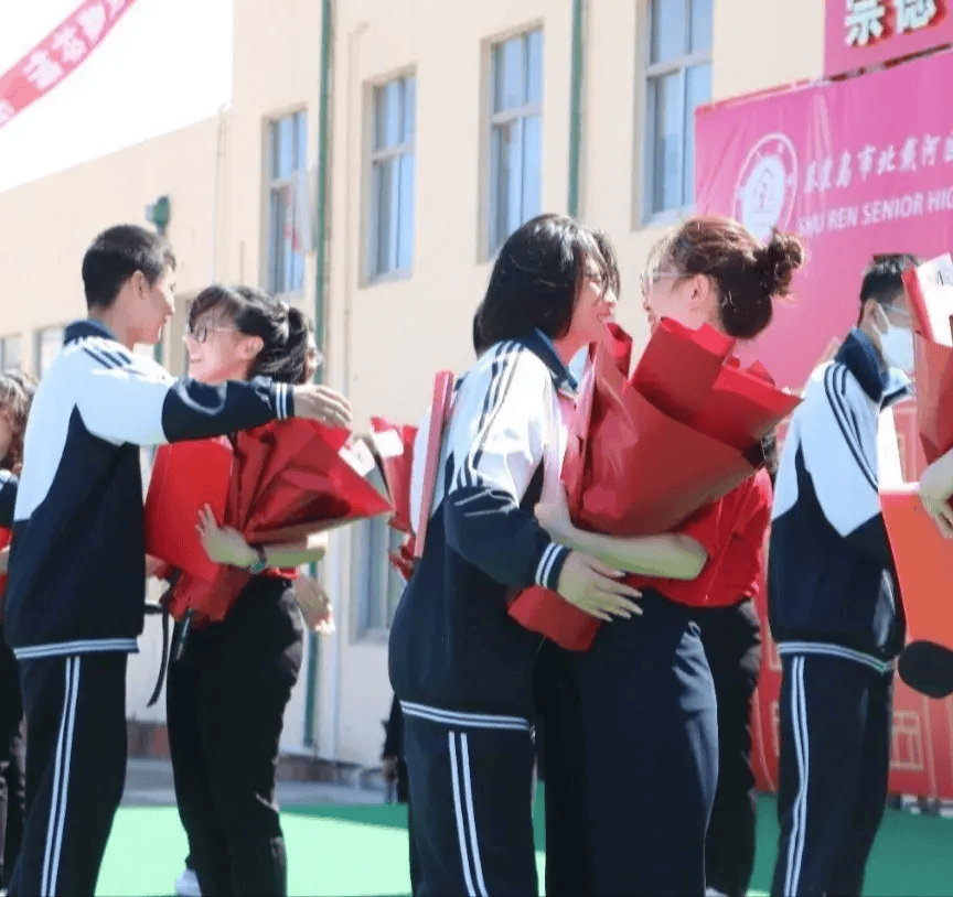 秦皇岛这所中学出名了!仪式感满满!现场直击!