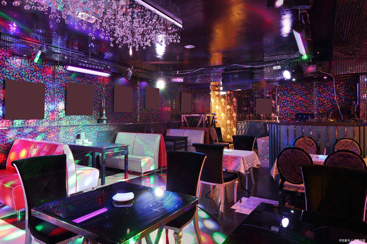 安徽茅台局长窦平坑死人,45岁的县委书记被免职,本来前途挺光明