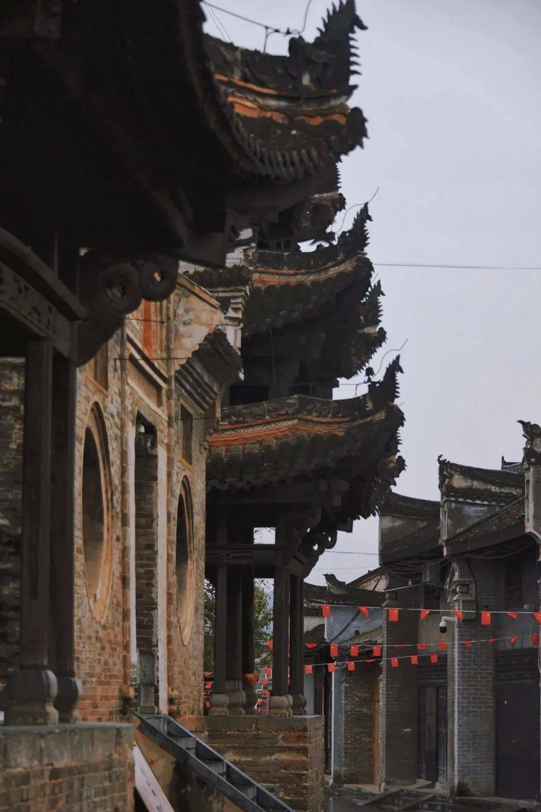 于全境荆紫关,地处鄂豫陕三省交界处一脚跨三省的建筑群荆紫关古镇01