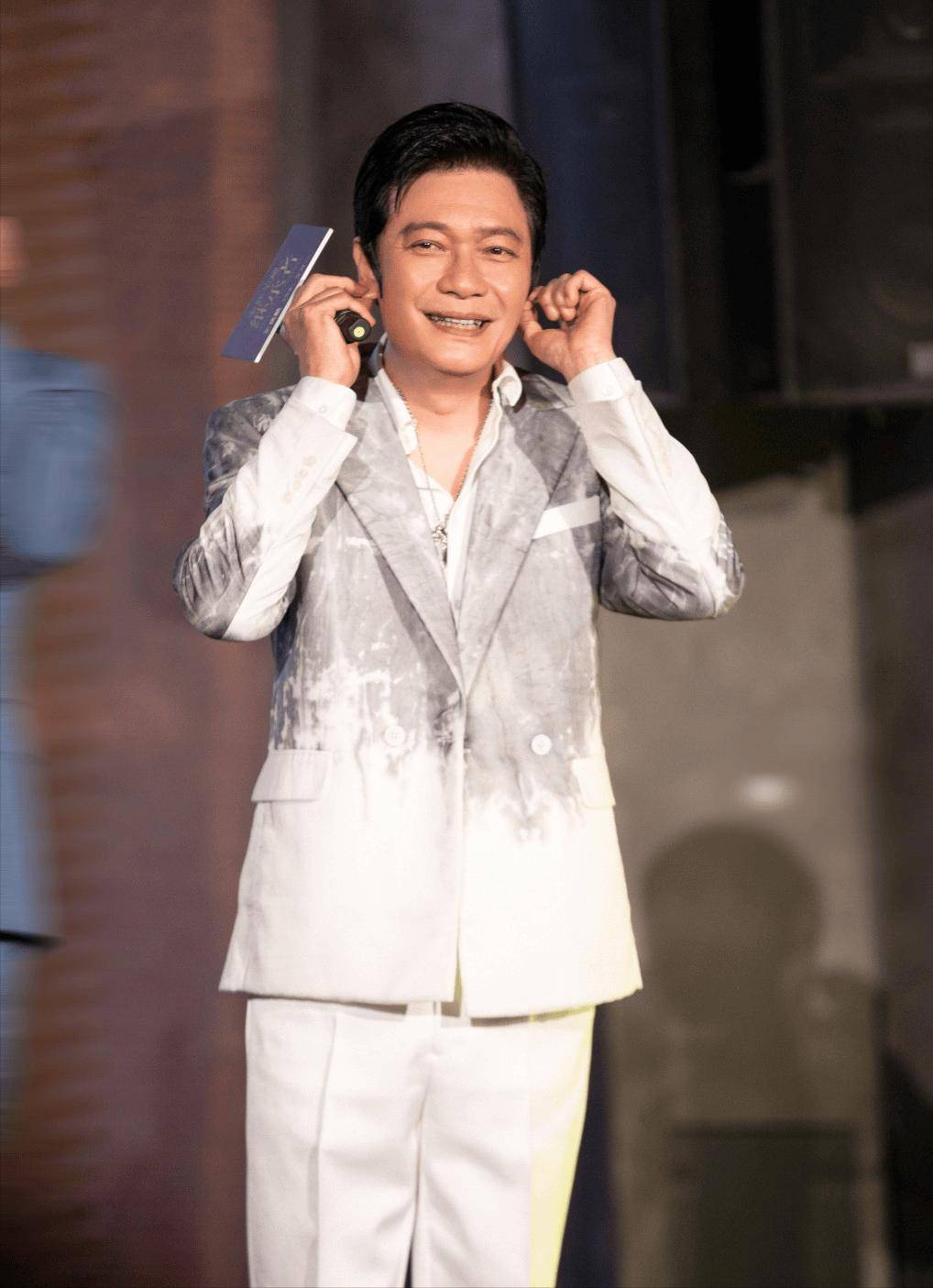 近照老来俏,曾传患肝癌险死立遗嘱_罗嘉良_宣传_状态