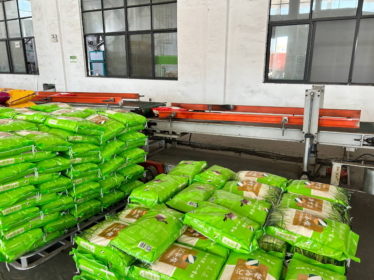 "江西五丰食品有限公司工作人员向记者介绍,"与普通大米做成的米粉