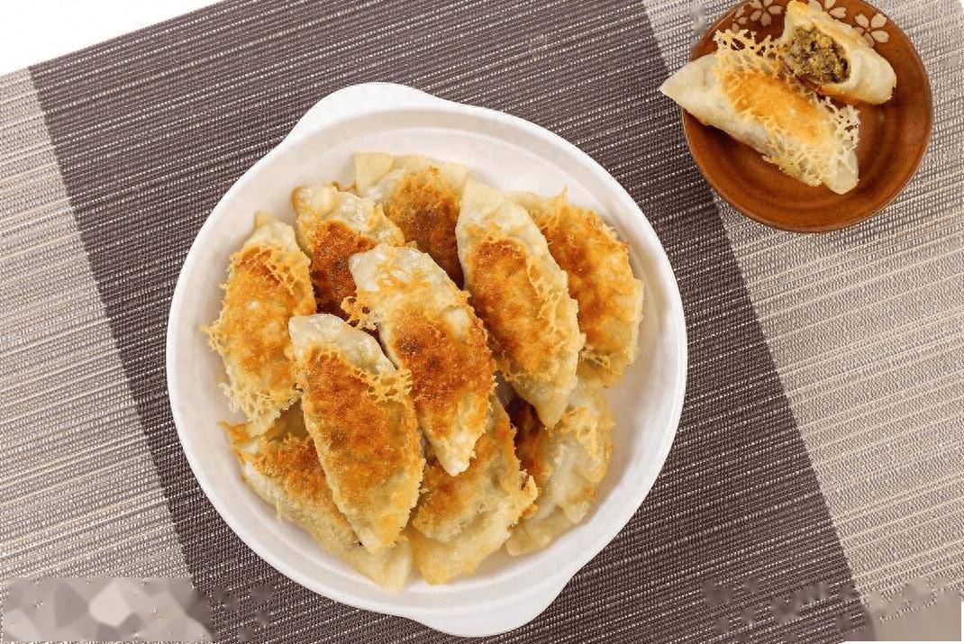 大厨分享配方比例,酥脆焦香带冰花_饺子_调制_食用油
