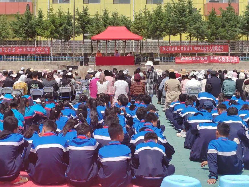 湟中区司法局上五庄司法所在上五庄镇初级中学开展法治讲座