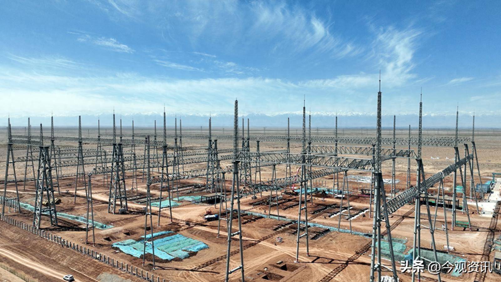 千里黄沙,横亘长天;长虹飞架,横贯东西……在金塔县城南戈壁深处的