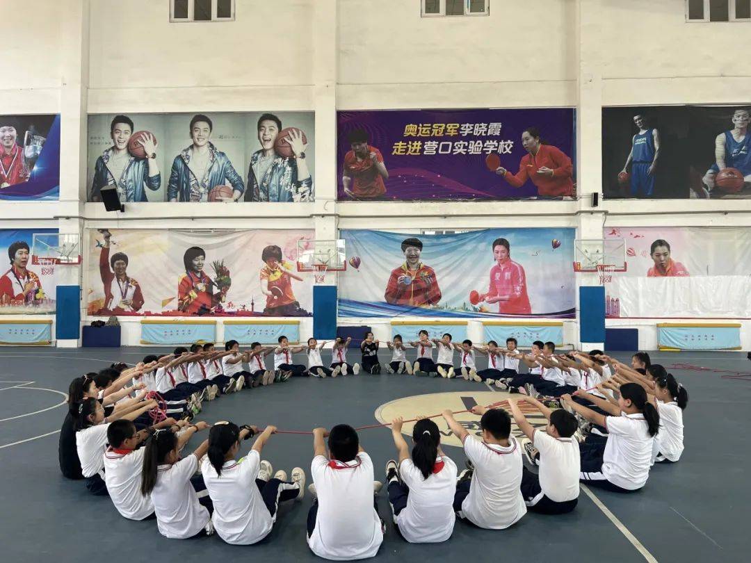 市妇联走进营口实验学校开展"手牵手,共筑梦想天空"心理健康主题团训