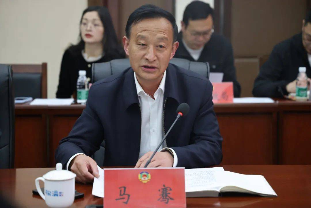 部分桐乡市政协委员分别向县教育局,县民政局和镇江关九年一贯制学校