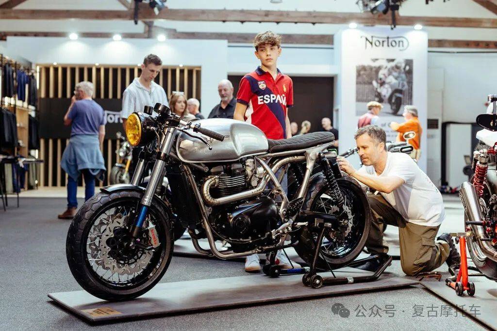 拆到无可再拆 triumph thruxton r | 每日一车