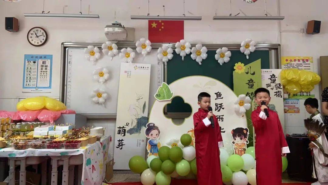 六一儿童节游园活动重庆市启聪学校红岩联线进学校新队员分批入队仪式