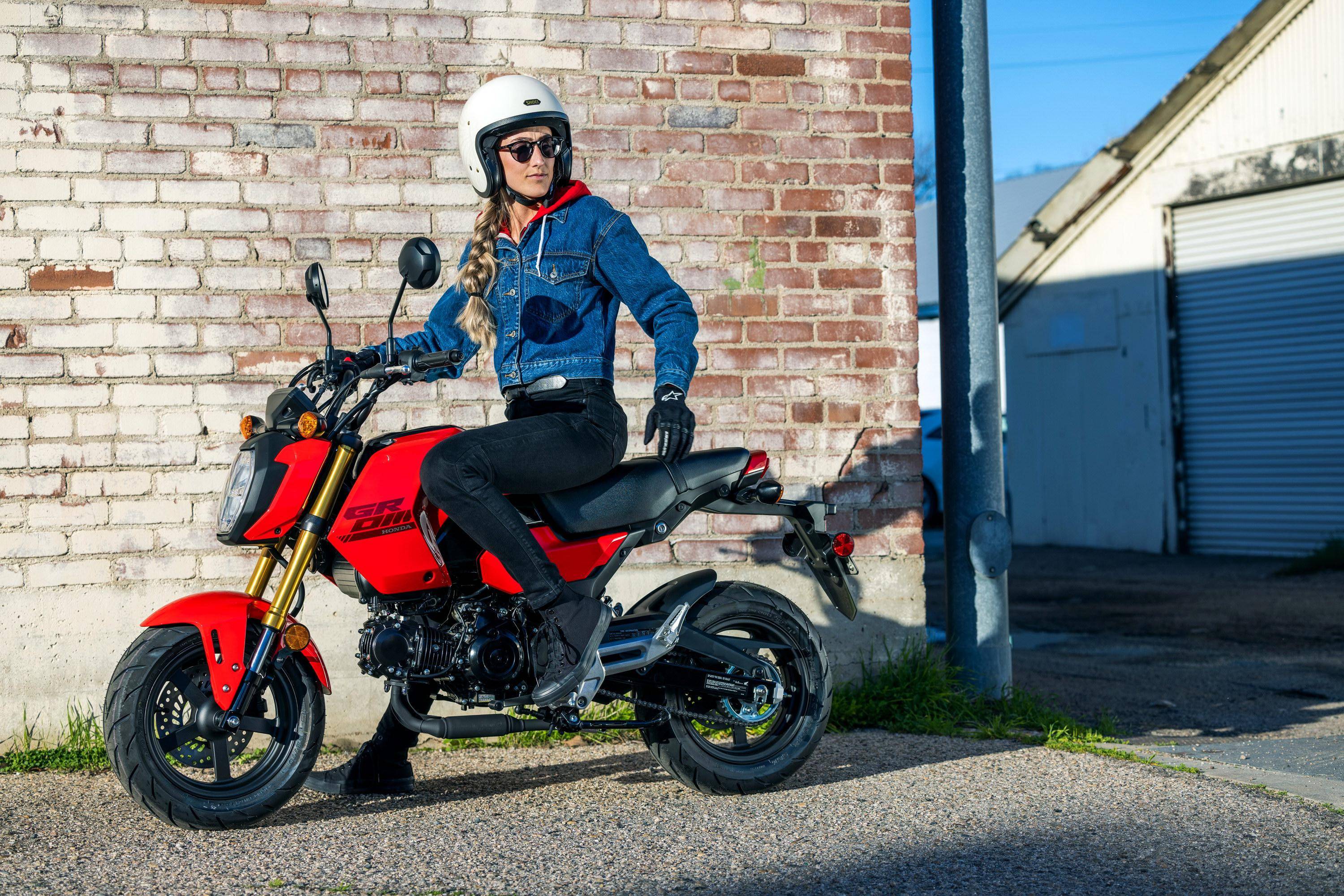 户外特写:honda 2025 grom 迷你车美国版