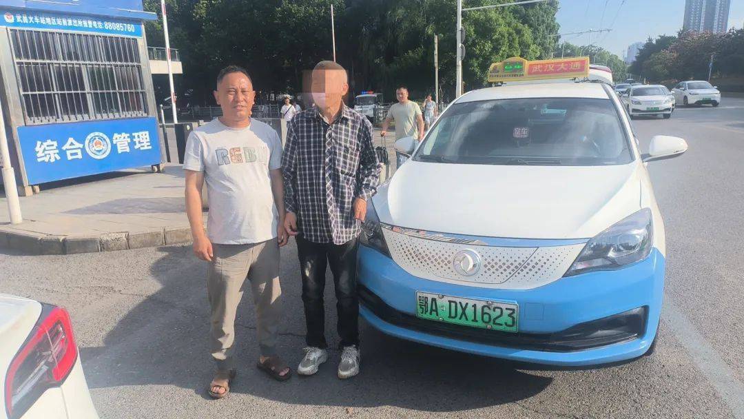 跑趟车两分金额达，重庆送水工心中却弯果(图2)