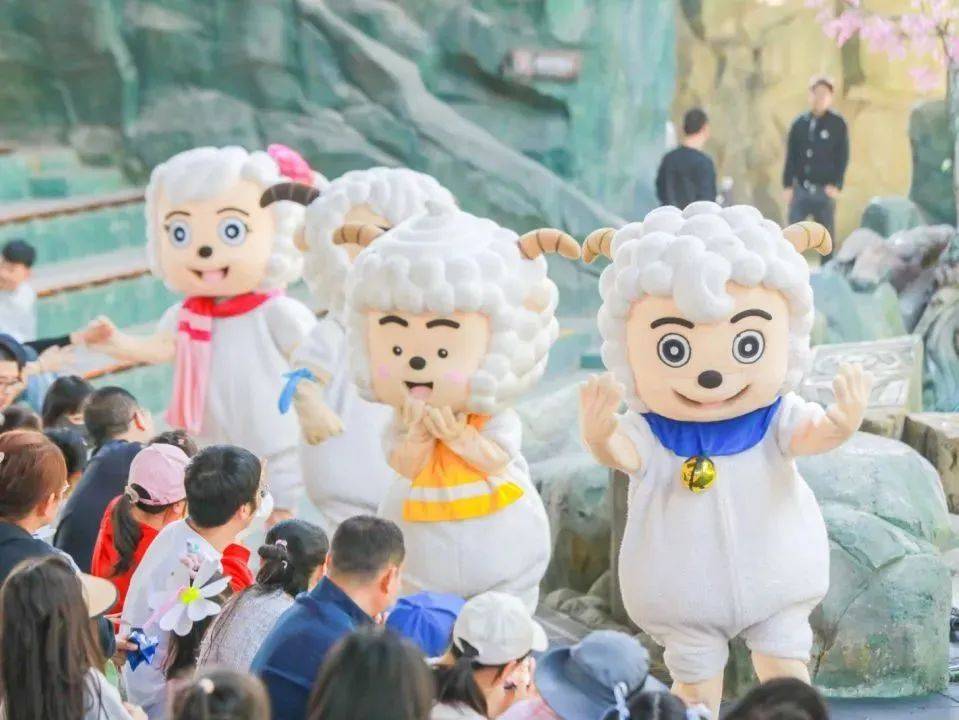 向下滑动查看六一儿童节来临之际,欢乐谷也给各位准备了精彩的儿童剧