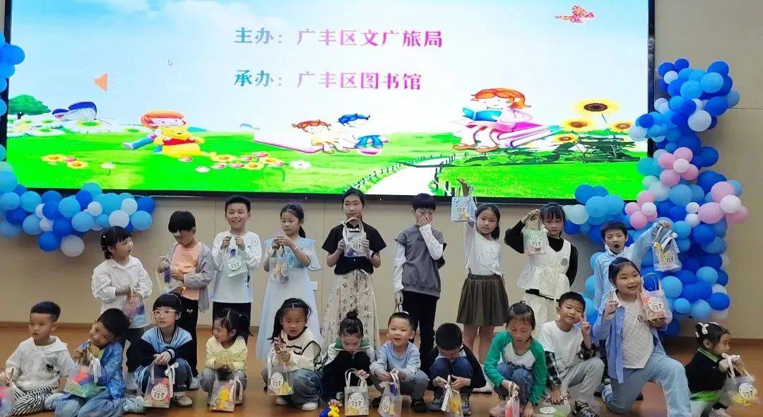 广丰区图书馆开展"童趣无限 快乐六一"亲子活动