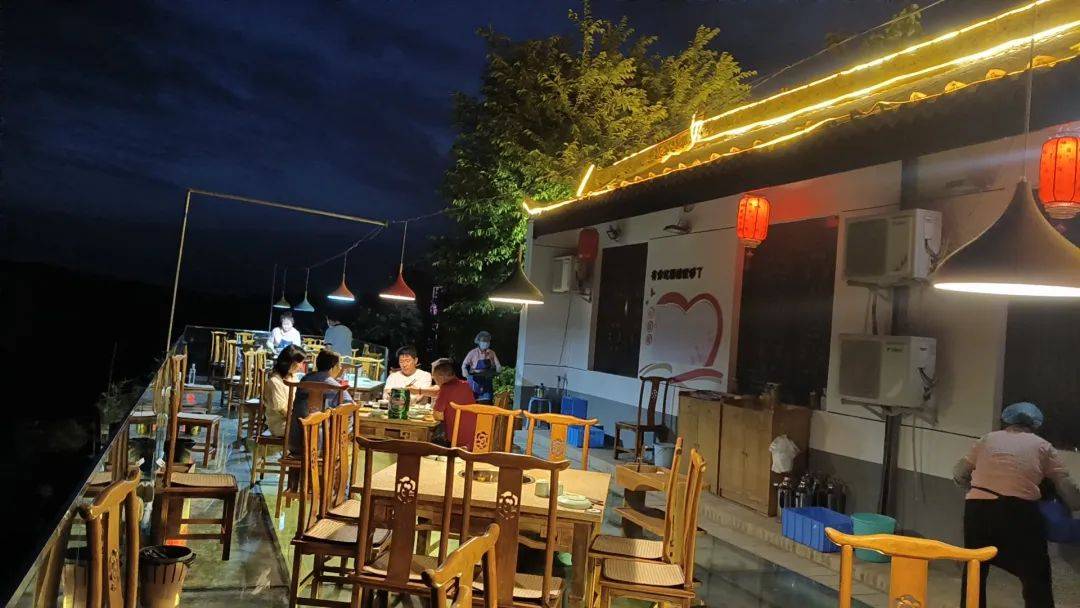 桃花源野兽花园火锅店,举行火锅派对——互动交流16:00 女嘉宾在渭南