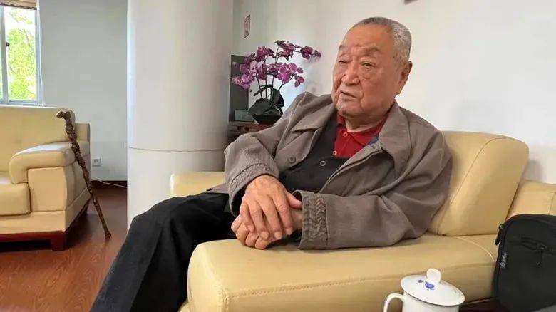 我的老政委,今年93岁的许金湘老首长,就是当年随部队从山东一路打到