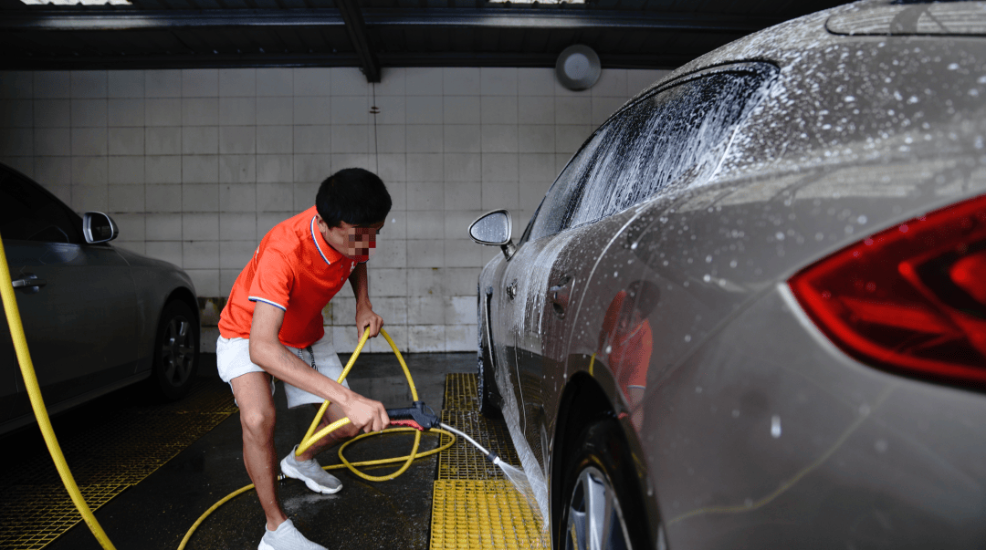 一家洗车店和它的"五根手指"